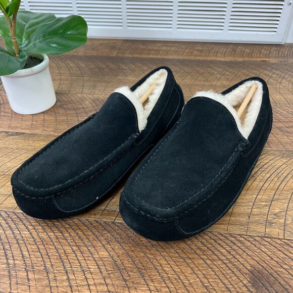 UGG 9 NWT Men's Ascot Slippers Black New - Picture 1 of 9
